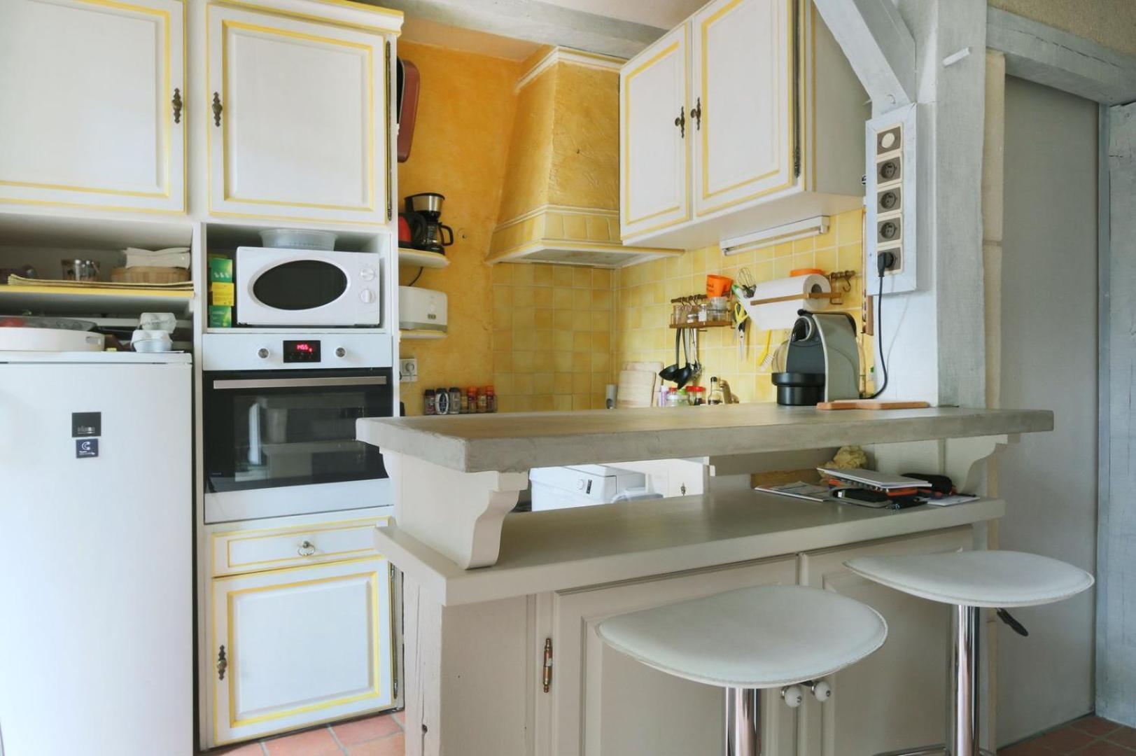 Elegant And Spacious T2 #tours #halles #courprivee